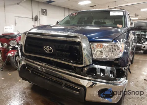 2010 Toyota Tundra Grade 5.7L V8 z USA, uszkodzony, nr VIN 5TFUY5F12AX118227